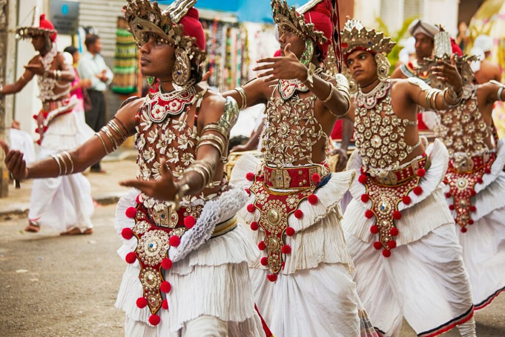 Danseurs kandyens au Sri Lanka